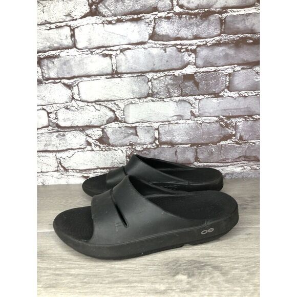 OOFOS Black Rubber Lightweight Recovery Slides Sandals Women’s 41EU/10M US Men 8 - Picture 1 of 16